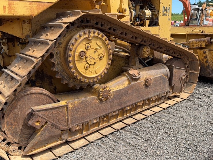 caterpillar-d4h-image-15