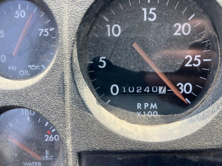1998-freightliner-fl70-image-65