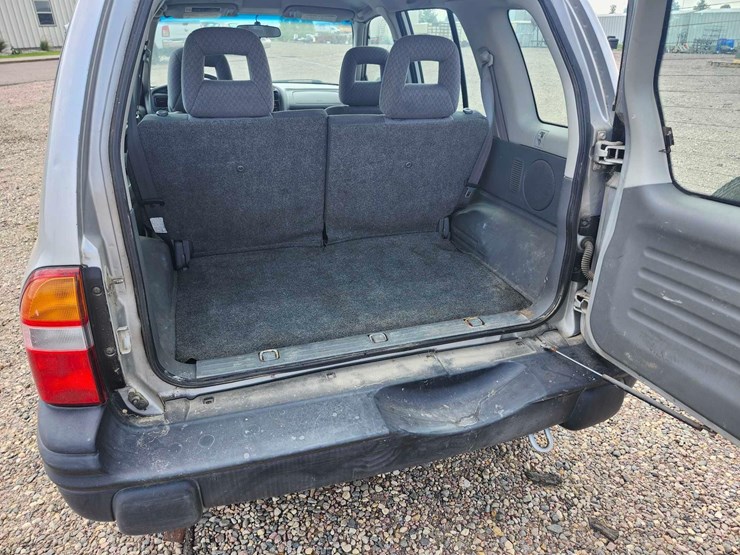 2003-chevrolet-tracker-image-6