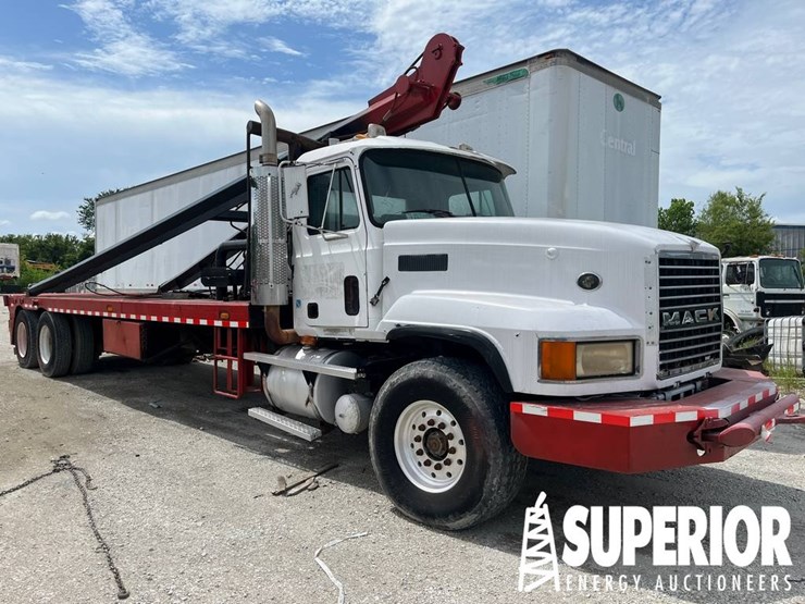 2001-mack-cl713-image-1