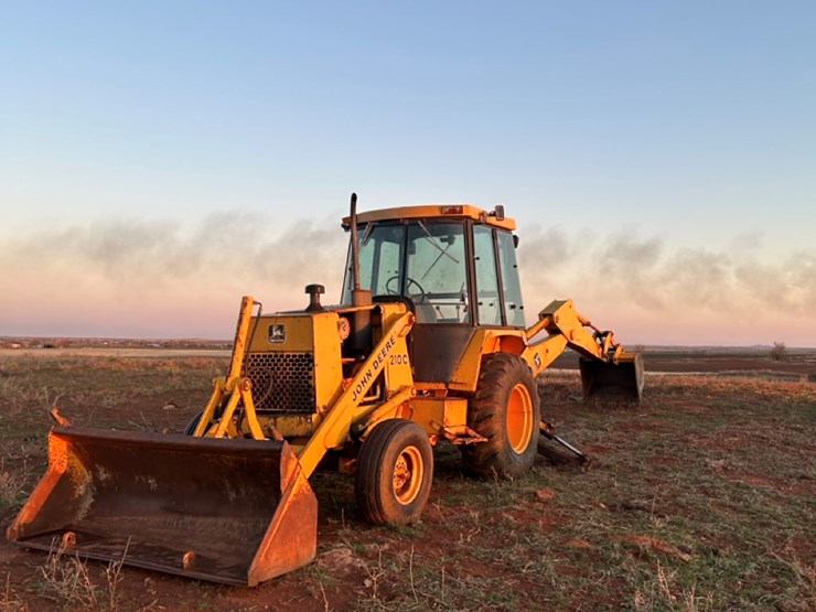 deere-210c-image-3