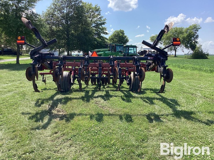 case-ih-730b-ecolo-tiger-7-shank-ripper-image-7