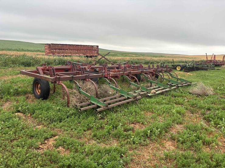 massey-ferguson-126-image-5