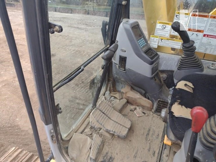 komatsu-pc308-image-12