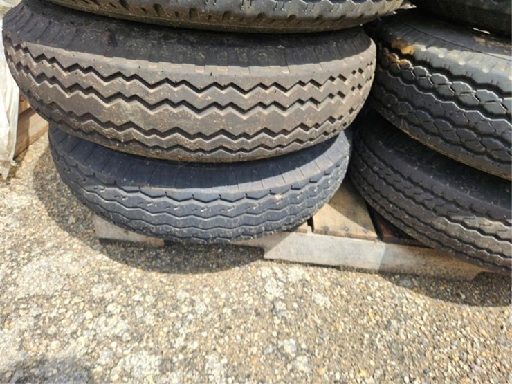 #2576-•-pallet-of-trailer-tires-image-11