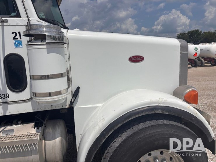 2000-peterbilt-357-image-50
