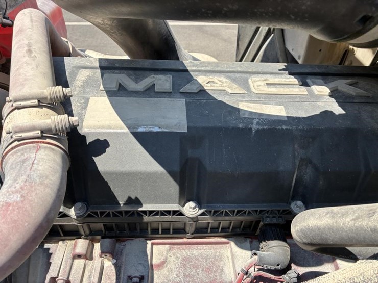 2018-mack-pinnacle-truck-tractor-image-16