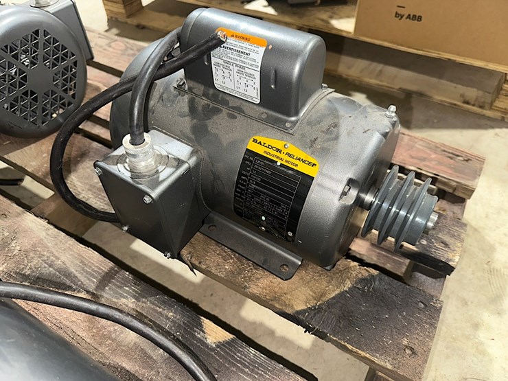 baldor-reliance-1.5hp-electric-motor-image-1