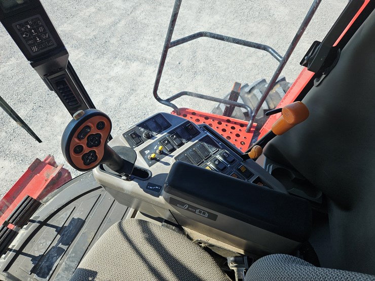 2009-case-ih-6088-image-10
