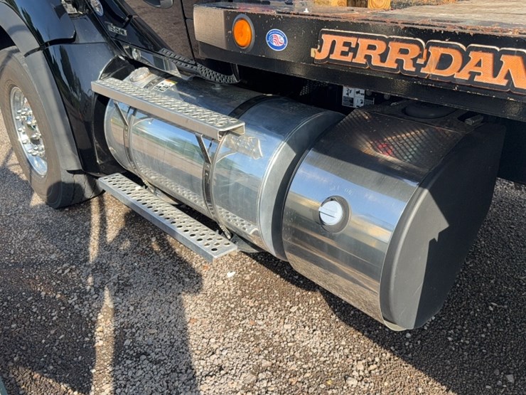 2016-kenworth-t880-image-14