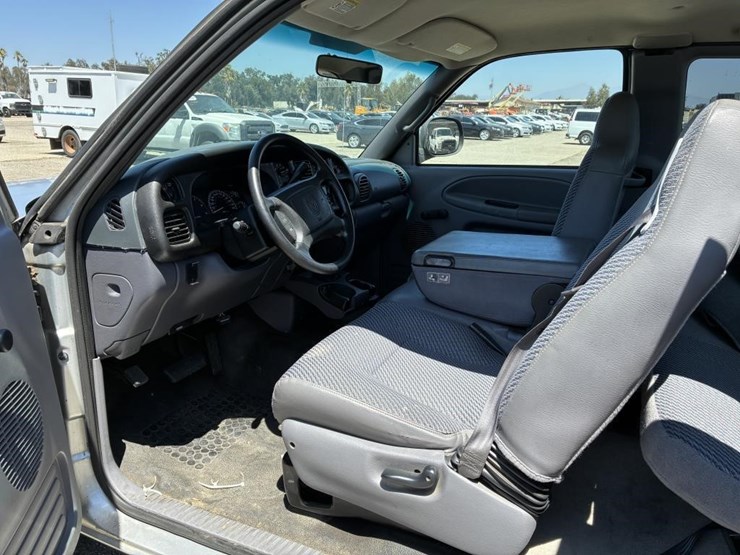 2001-dodge-2500-image-11