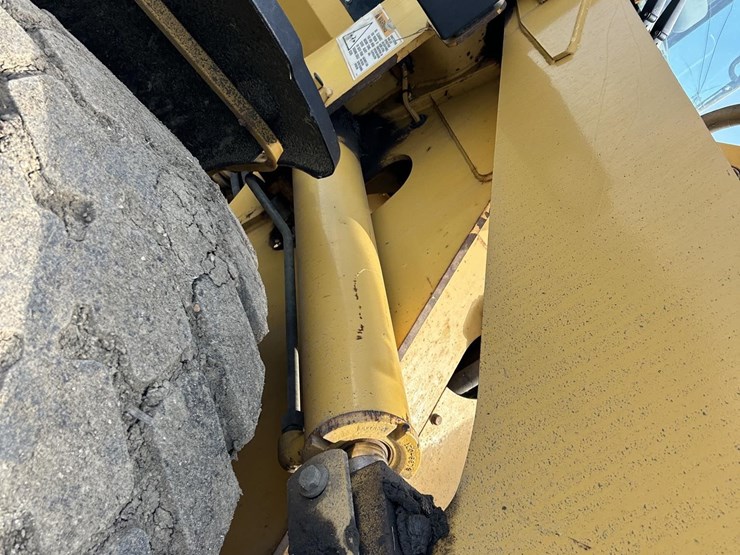 caterpillar-928g-image-18