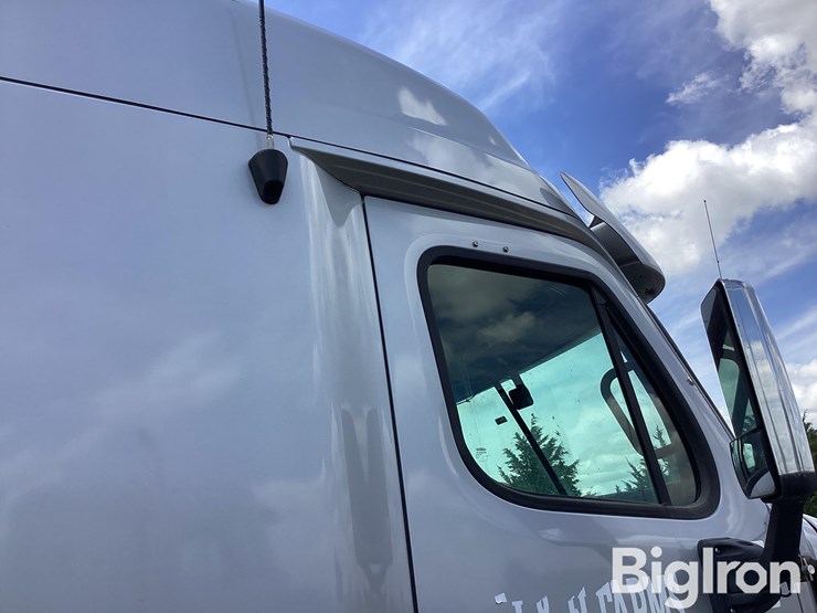 2011-freightliner-cascadia-ca125slp-t/a-truck-tractor-image-14