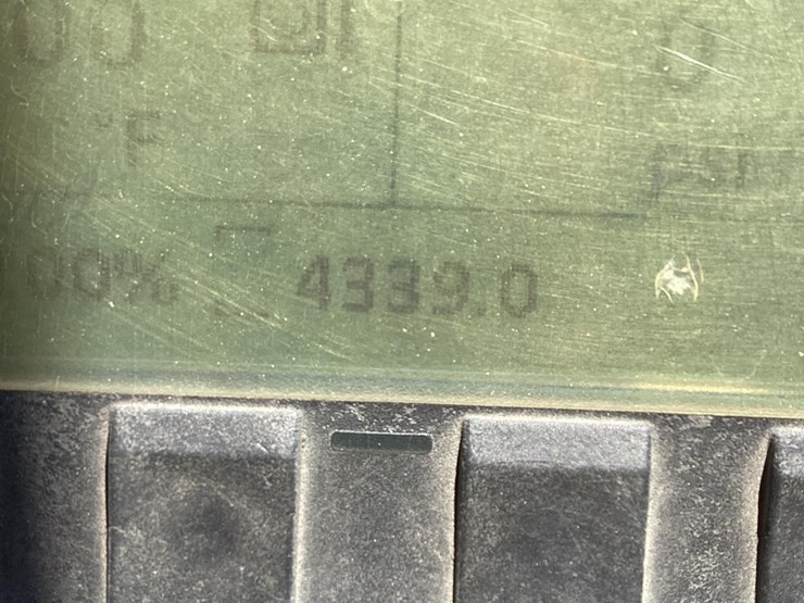 2019-caterpillar-cb8-image-13