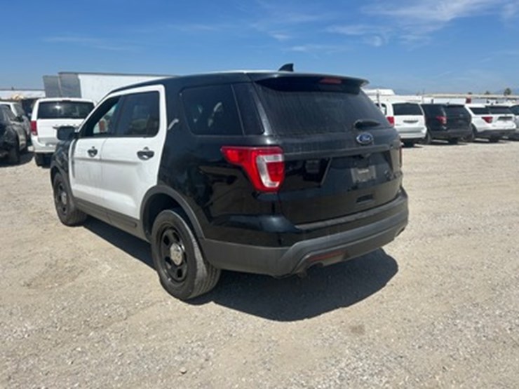 ford-explorer-police-interceptor-image-3