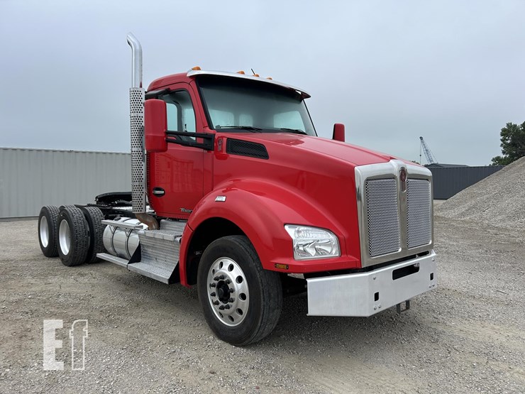 2016-kenworth-t880-image-3
