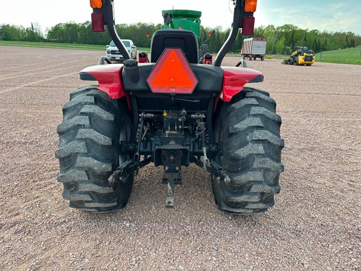 2011-case-ih-farmall-40-image-20