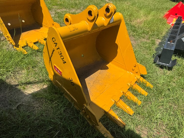 teran-30"-cat304-excavator-bucket-image-2