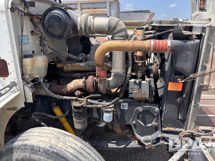 1996-peterbilt-377-image-65