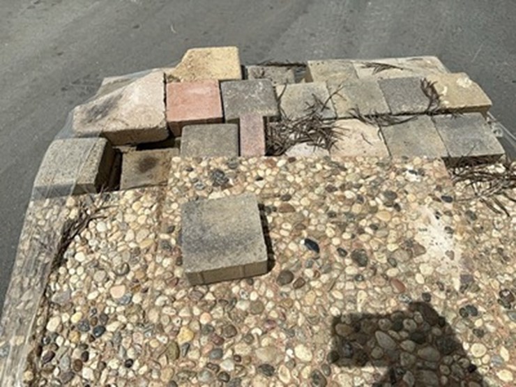 lot#-127-pallet-of-paver-stones-image-3