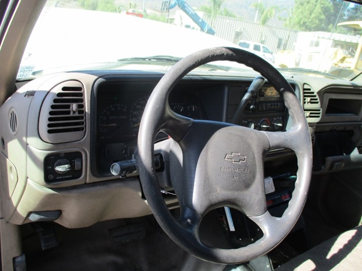 2002-chevrolet-3500hd-image-10