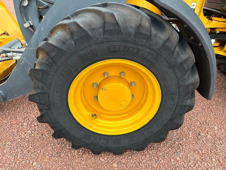 2017-deere-304l-image-10