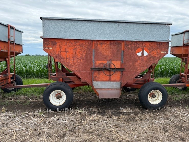 kory-300bu-gravity-flow-wagon-on-10-ton-kory-gear-image-1