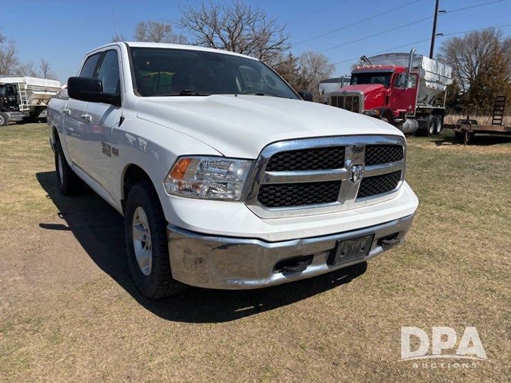 2015-dodge-ram-1500-image-4