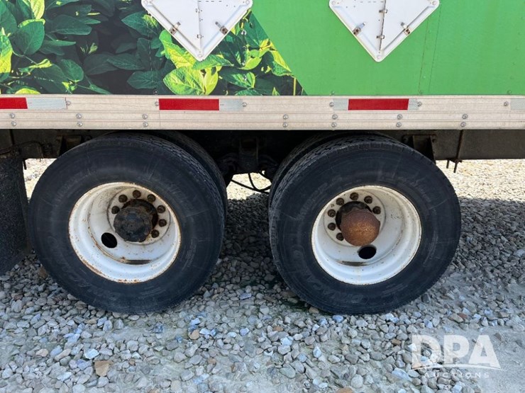 1999-peterbilt-385-image-37