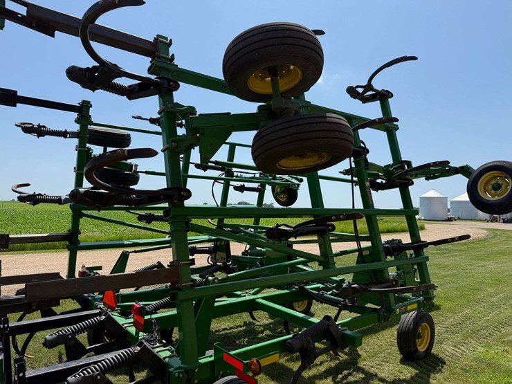 2011-john-deere-2410-image-29