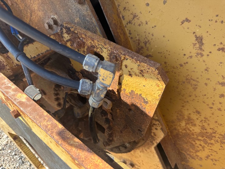 caterpillar-cb-434-image-13