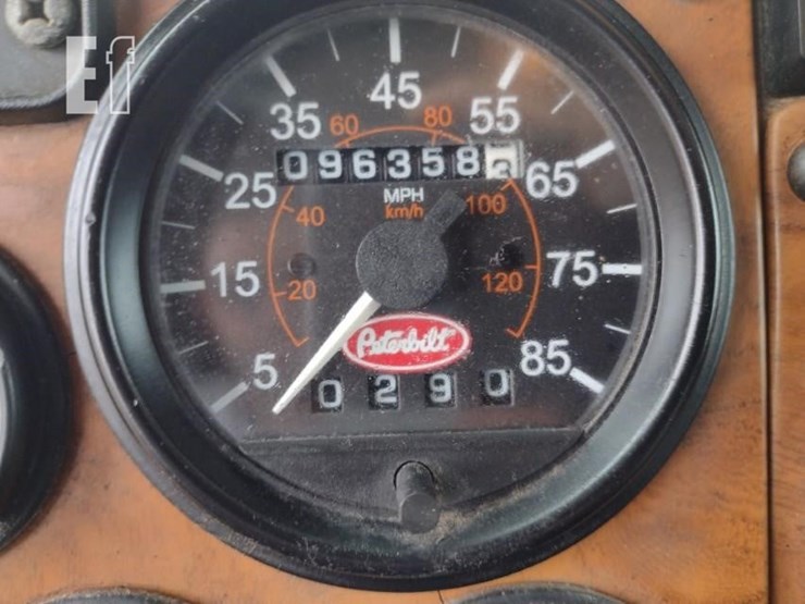 2009-peterbilt-335-image-7