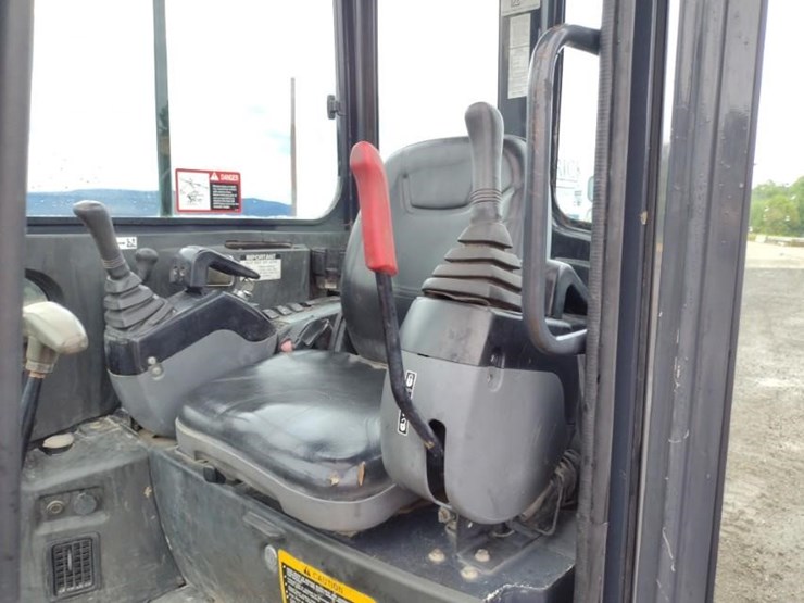 2007-deere-35d-image-13