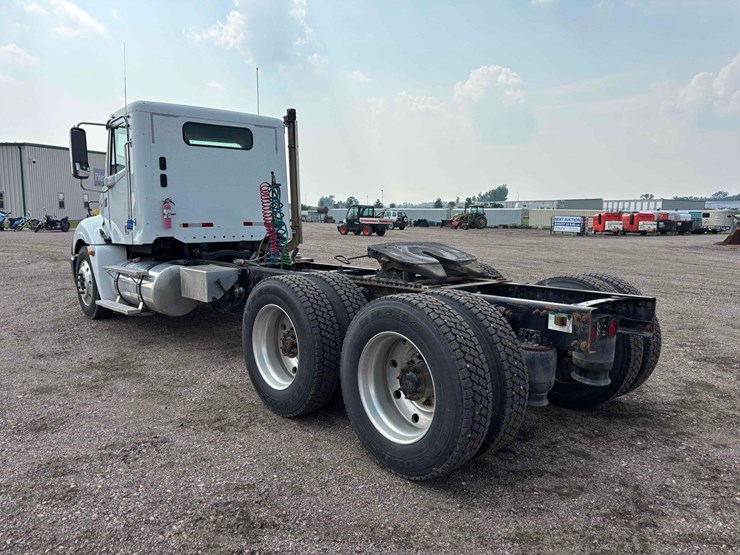 2008-freightliner-columbia-straight-truck-image-4
