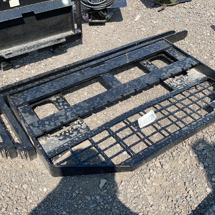 #1064 • GIYI 60" SKID STEER PALLET FORKS