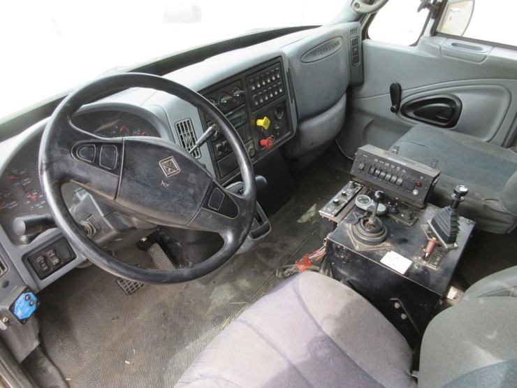 2003-international-7400-image-8