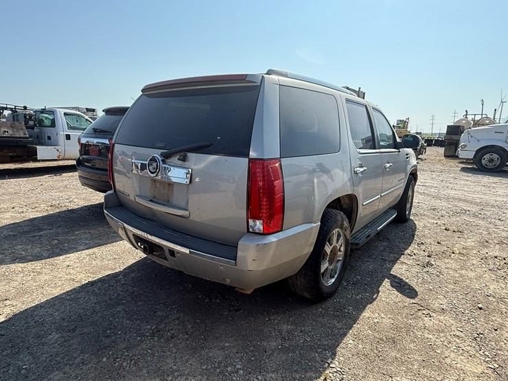 2007-cadillac-escalade-image-3