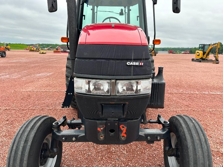 2015-case-ih-farmall-125a-image-29