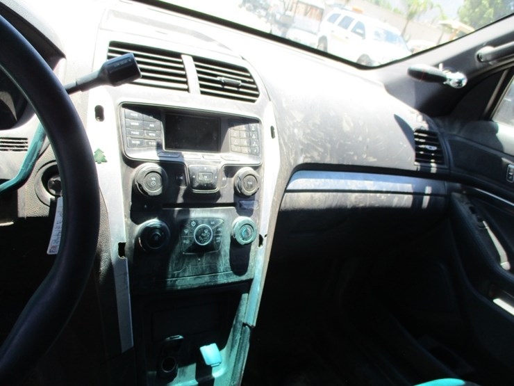 2015-ford-explorer-image-9