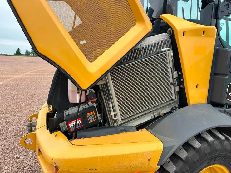 2019-deere-244l-image-45