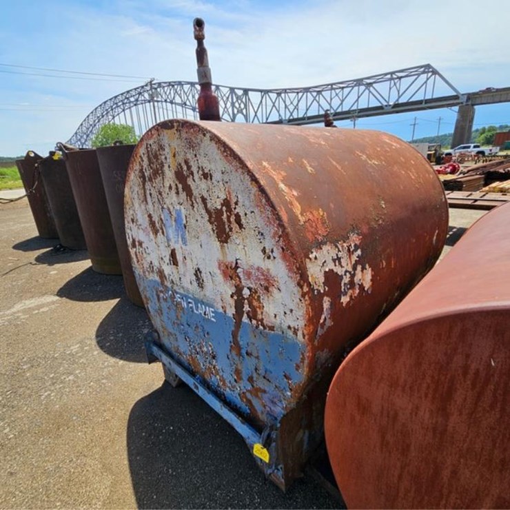 #2562 • 500 Gallon Fuel Tank