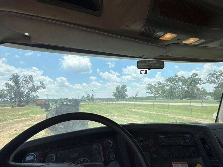 2014-freightliner-s/a-service-truck-image-30