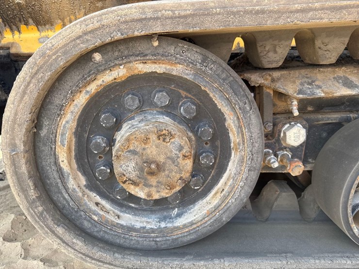 2015-caterpillar-ap-1055f-image-12