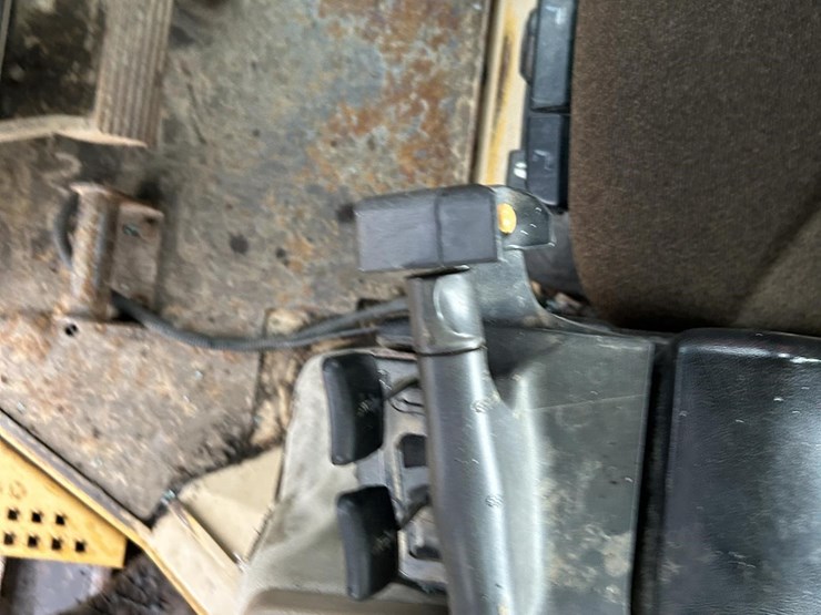 2002-caterpillar-d5m-lgp-image-37