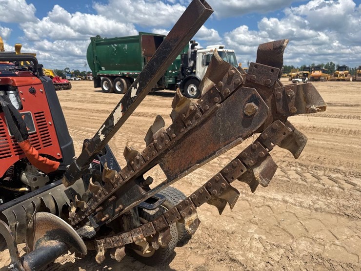 ditch-witch-r300-image-13