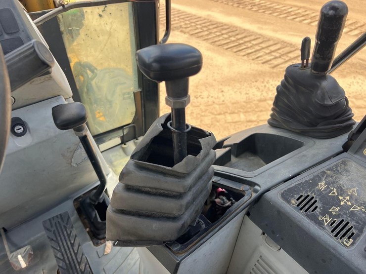 2013-caterpillar-420f-image-36