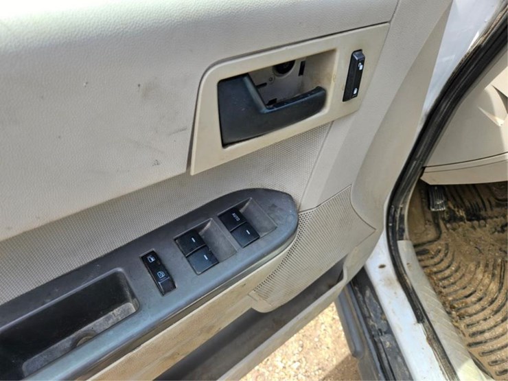 2011-ford-escape-image-15