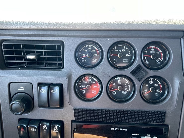 2015-peterbilt-579-image-29