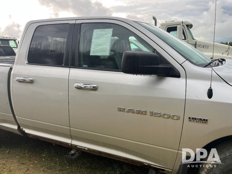 2012-dodge-ram-1500-image-26