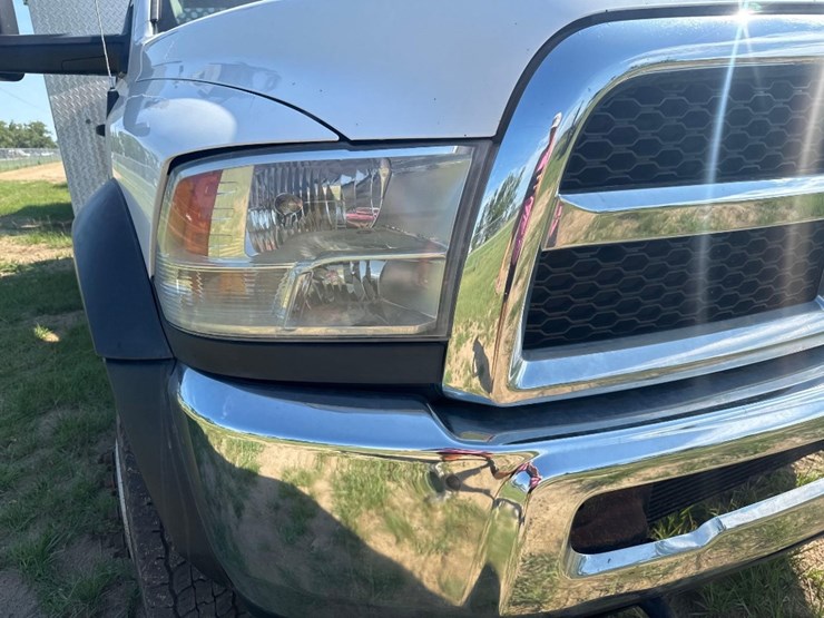 2017-dodge-ram-5500-image-23